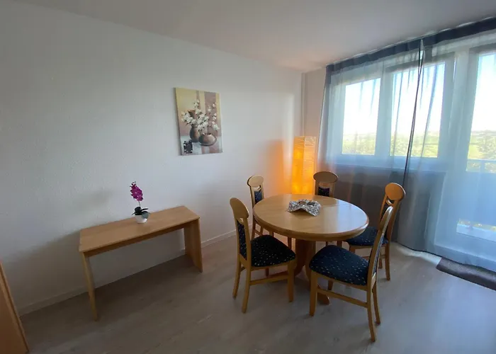 Neue Monteur Und Handwerker Thms 14 R 아파트