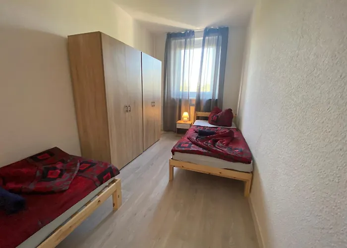 Neue Monteur Und Handwerker Thms 14 R 아파트